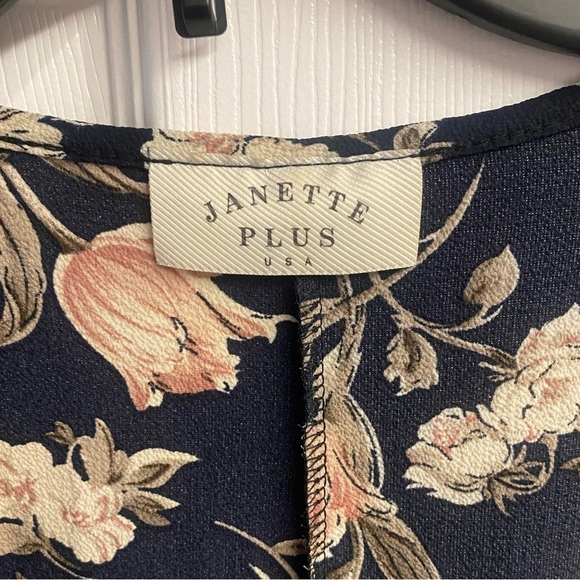 Janette Plus USA Boho Floral Top Size XL - Picture 2 of 3